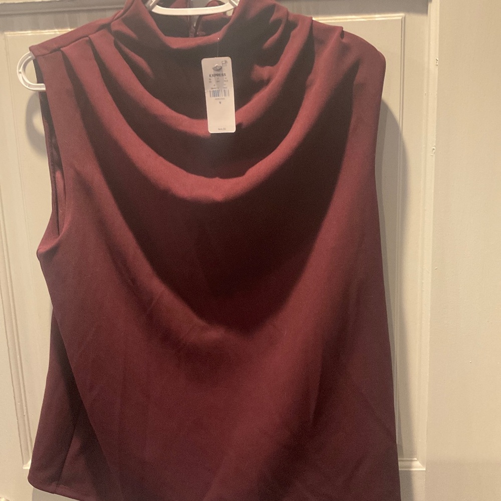 Express sleeveless top size m